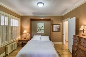 2 bedrooms, iron/ironing board, travel cot, free WiFi