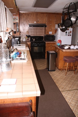 Geladeira, micro-ondas, fogão, cooktop