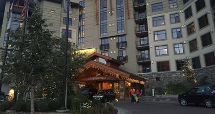 One BDRM at The Village Monache. Steps to the Village and Gondola. Dogs allowed.