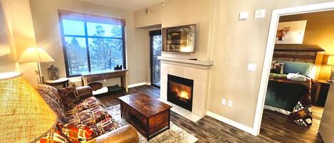 Smart-TV, Kamin, DVD-Player