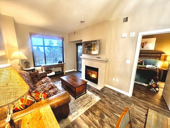 تلفزيون ذكي، مدفأة، مشغل دي في دي