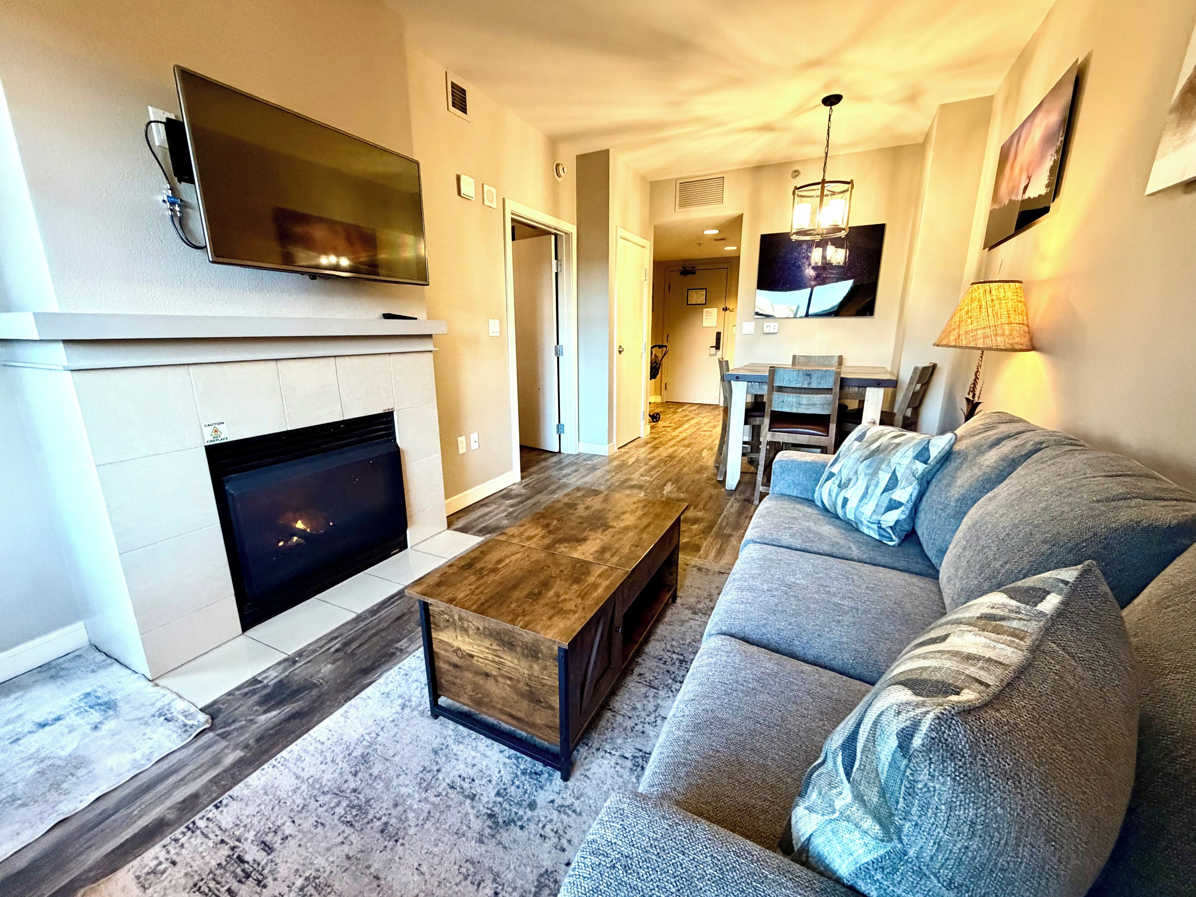 Smart-TV, Kamin, DVD-Player