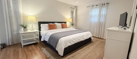 2 bedrooms, desk, iron/ironing board, WiFi