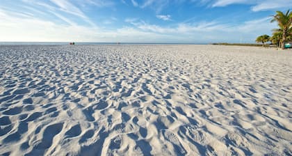 Beautiful Clearwater Beach Home just across from the Beach - Drive to your door.