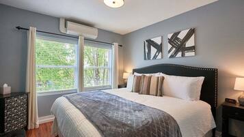 1 slaapkamer, een strijkplank/strijkijzer, reisbedje, gratis wifi