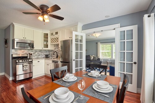 Luxurious & Spacious One Bedroom Downtown Flat