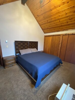 4 bedrooms, iron/ironing board, travel crib, free WiFi