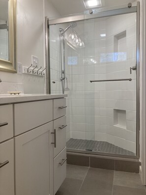 Combined shower/tub, hair dryer, towels, soap