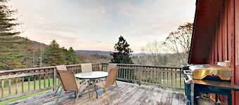 Renovated Barn With Spectacular Mountain Views Between Dupont And Pisgah