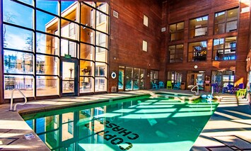 Indoor Heated Pool & Jacuzzi /Spa with Men's/Women's Adjacent Sauna 