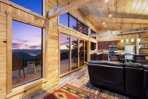 Summit Cabin | 180° Lake Views & Off-Grid Escape