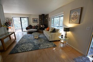 Smart TV, fireplace, DVD player, video library