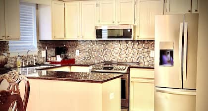 Exquisita 2BR suite de lujo en Greenville