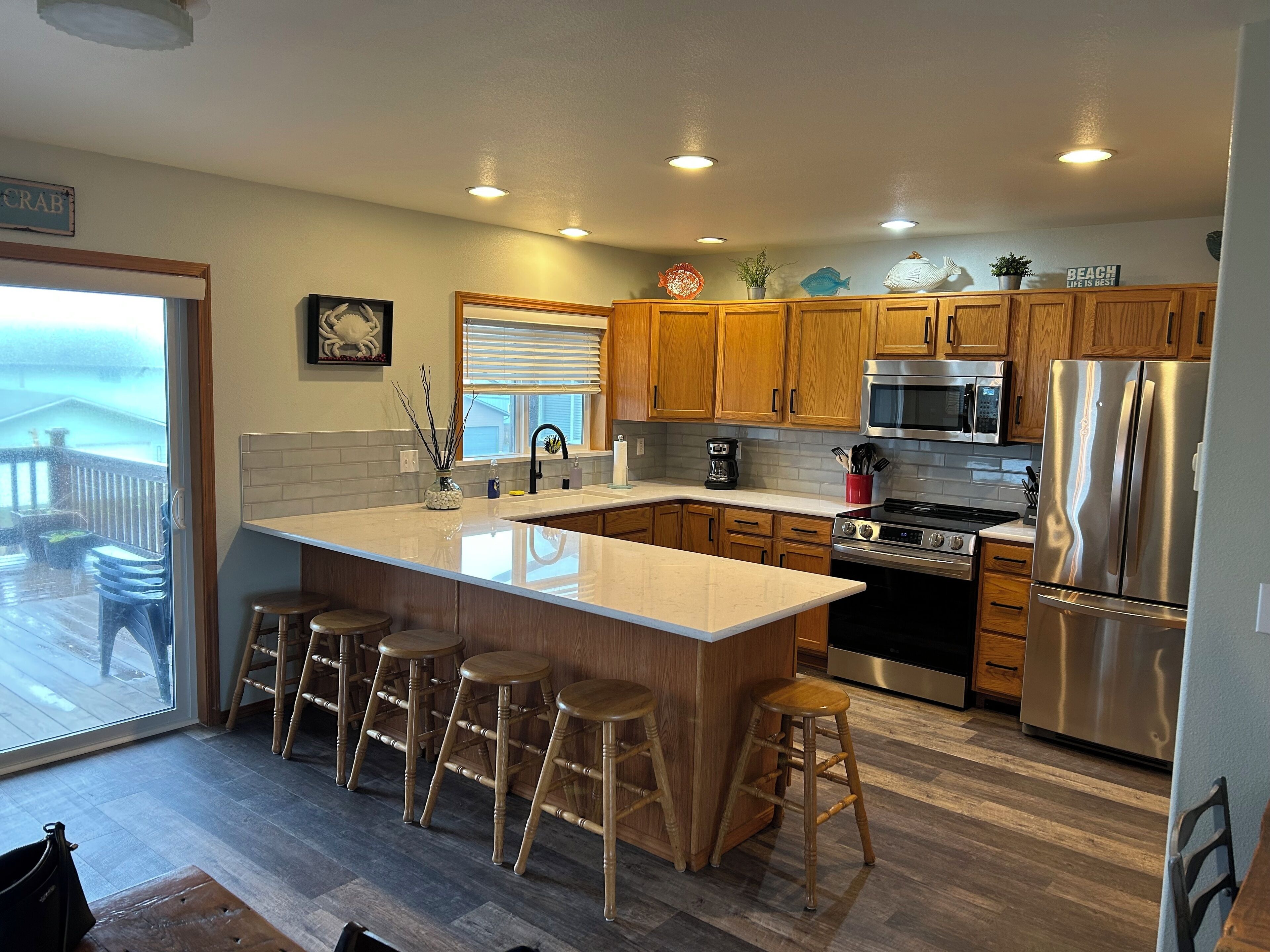 Refrigerador, microondas, horno y parrilla de estufa 