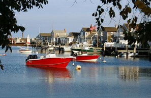Marina - Luxurious Harbor View "Lilly" Cottage! Walk & Bike To Everything! (Nantucket)