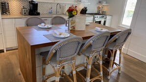 Kaffetrakter/tekoker, kjøleskap, mikrobølgeovn og ovn