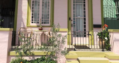Eclectic Marigny Home ~ Close To Galleries, Bars, Coffee Shops And Restaurants