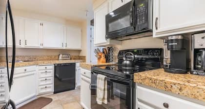 Powder days made easy! Walk to Eagle Lodge in 5 minutes, Underground parking!