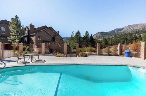 Aspen Creek # 219 kävellä Little Eagle, pyörätiet, aurinkoinen uima-allas ja BBQ-alue!