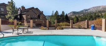 Powder days made easy! Walk to Eagle Lodge in 5 minutes, Underground parking!