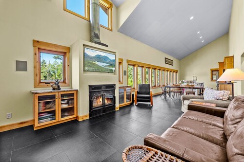 Secluded Modern Home on 132 Acres, 2 Miles to Purgatory Ski Area