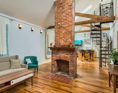 St Elmo's Blue Bungalow: Near Downtown Home Back Deck Playground Park Walk