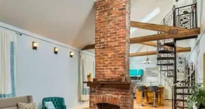 St Elmo's Blue Bungalow: Near Downtown Home Back Deck Playground Park Walk