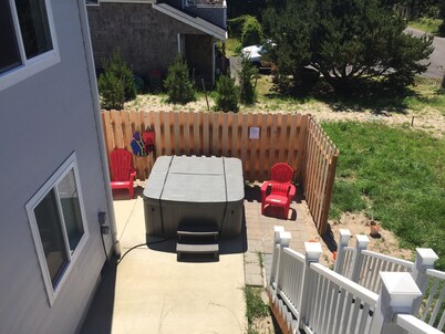 Large home in Gated Beach Front Community -4 bed/3 bath and Hot Tub!