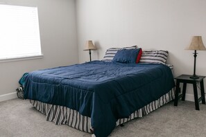 4 bedrooms, iron/ironing board, WiFi, bed sheets