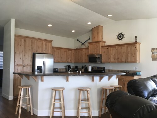 Large home in Gated Beach Front Community -4 bed/3 bath and Hot Tub!