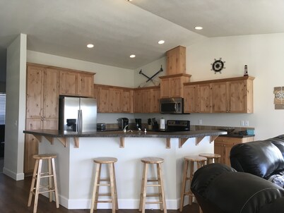 Large home in Gated Beach Front Community -4 bed/3 bath and Hot Tub!