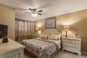 1 slaapkamer, een strijkplank/strijkijzer, wifi, beddengoed