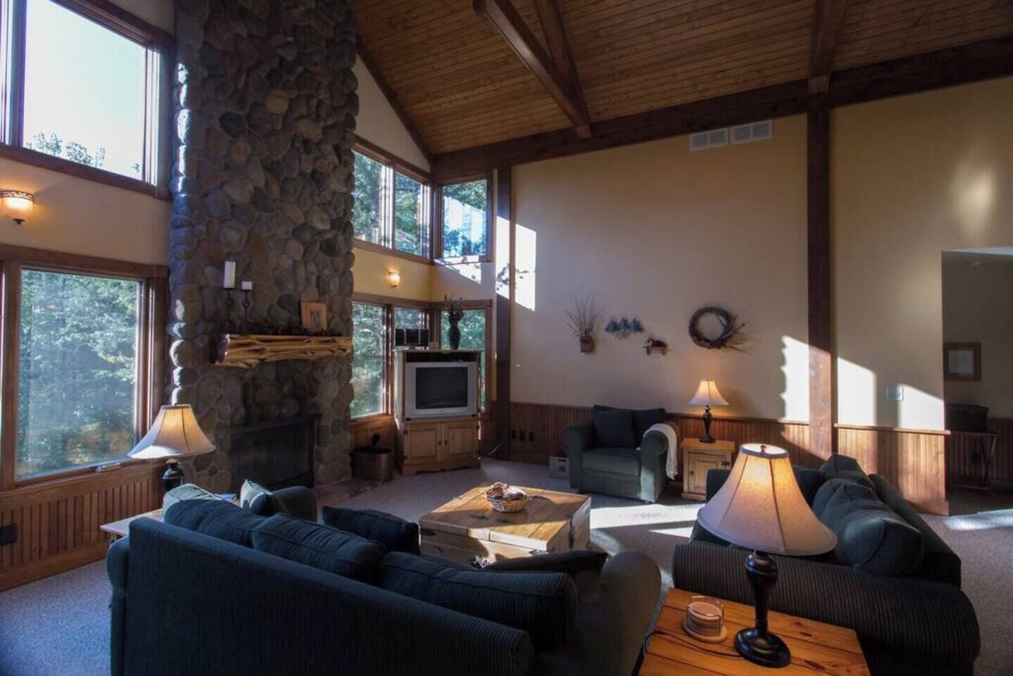 TV, fireplace