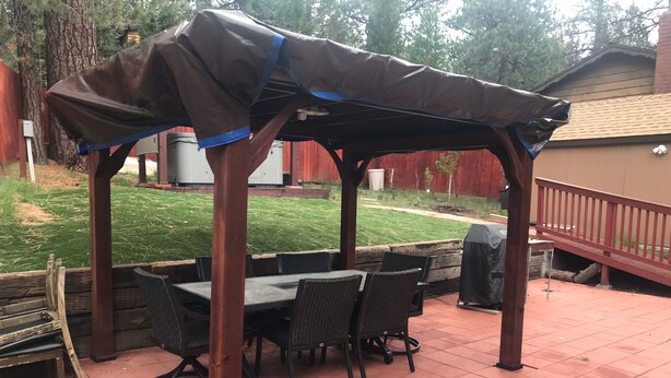 A covered patio with a table and chairs, a grill, and a wooden deck. - 2bd2bth CABIN with  WIFI,  HotTub,  Full Kitchen, smart tv/ Book1week get 20%off (Big Bear Lake)