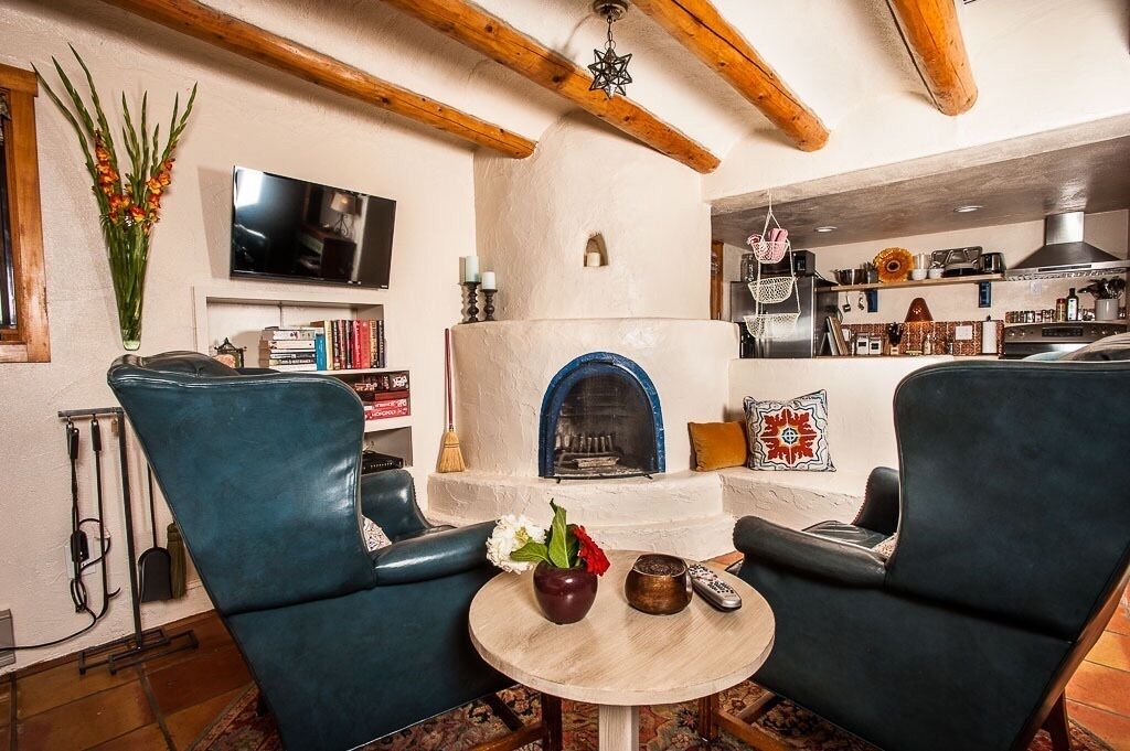 Smart TV, fireplace, books, music library