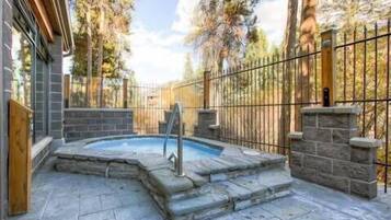 Bain à remous extérieur