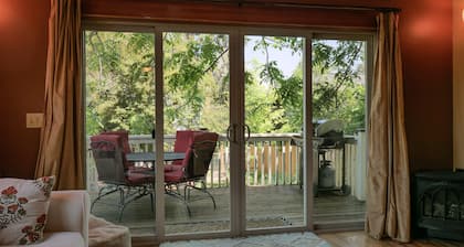 The Ashland Cottage, walk to town