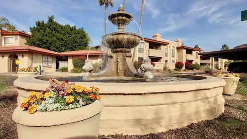 Amazing condo with Mountain views all around  overlooking pool