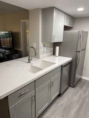 Fridge, microwave, oven, stovetop - Amazing condo with Mountain views all around overlooking pool (Phoenix)