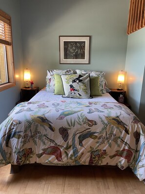 Een strijkplank/strijkijzer, gratis wifi, beddengoed