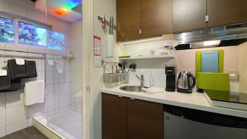 Fridge, microwave, stovetop, coffee/tea maker