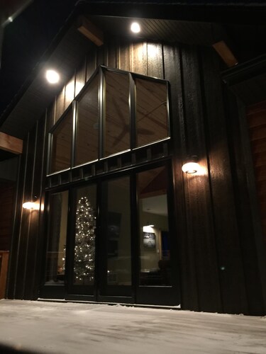 Newer Modern Lodge! Central Black Hills, 4 bdrms/2 baths-15 min. to Mt. Rushmore