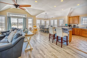 Smart TV, lettore DVD, libri, videoteca