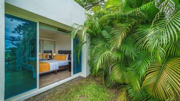 3 chambres, coffres-forts dans les chambres, fer et planche Ă repasser