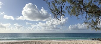 Pene's Place 2Brm Condo. 2 Min Walk To The Beach