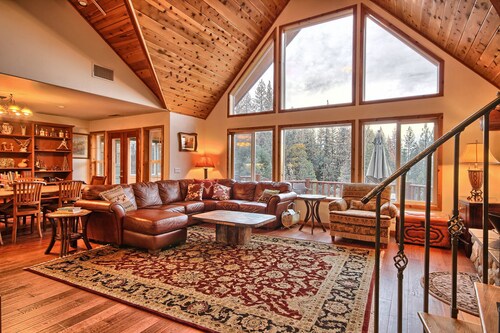 Shanks' lodge is the ultimate home in the woods for large groups.