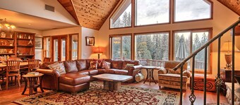 Shanks' lodge is the ultimate home in the woods for large groups.