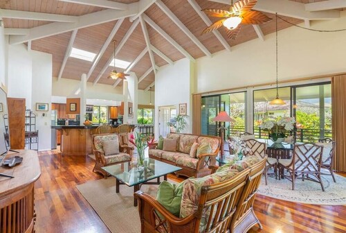 *A/C* Elegant Single Story ~ Plantation Home