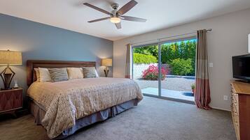 3 bedrooms, desk, iron/ironing board, travel crib