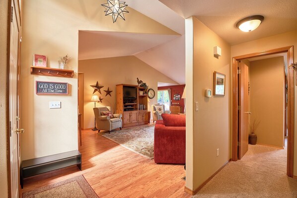 Interior - Comfortable & Clean | 2 King Beds | Single Level (Dundee)